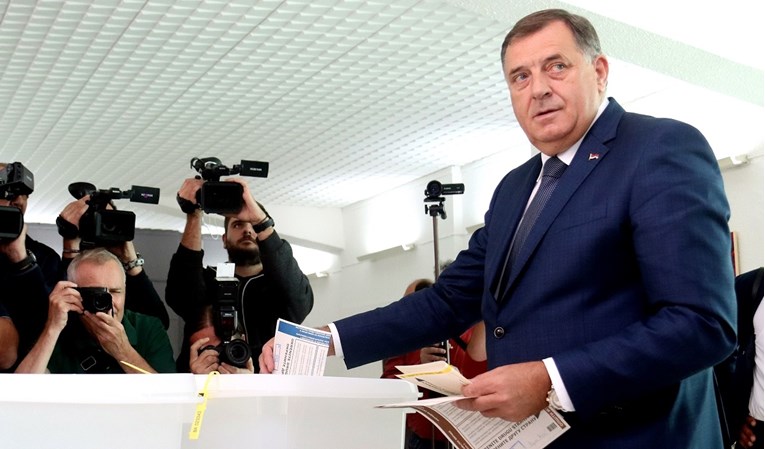 Oporba: Došlo je do naglog preokreta u noći, Dodik je pokrao izbore