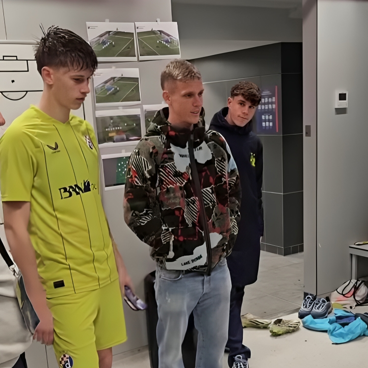 Poslušajte što je Olmo rekao juniorima Dinama u svlačionici nakon ispadanja od Barce