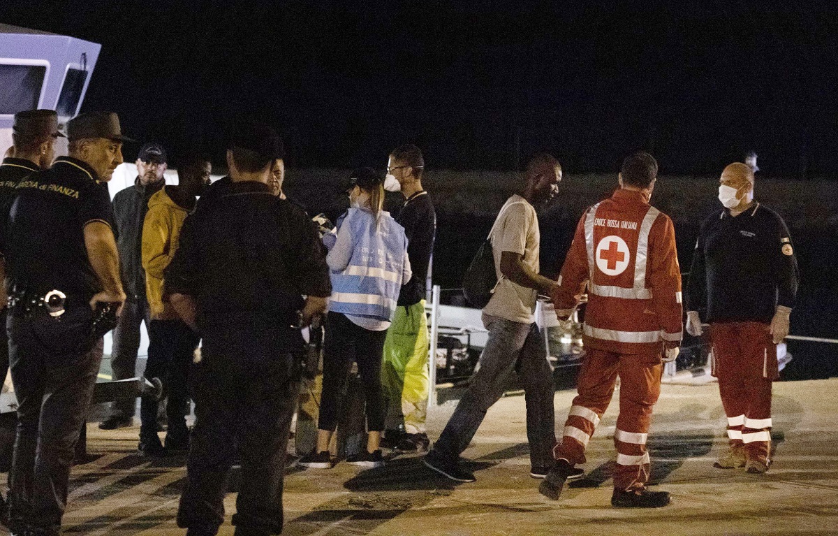Italija dopustila pristanak brodu s 213 migranata, među njima i trudnica