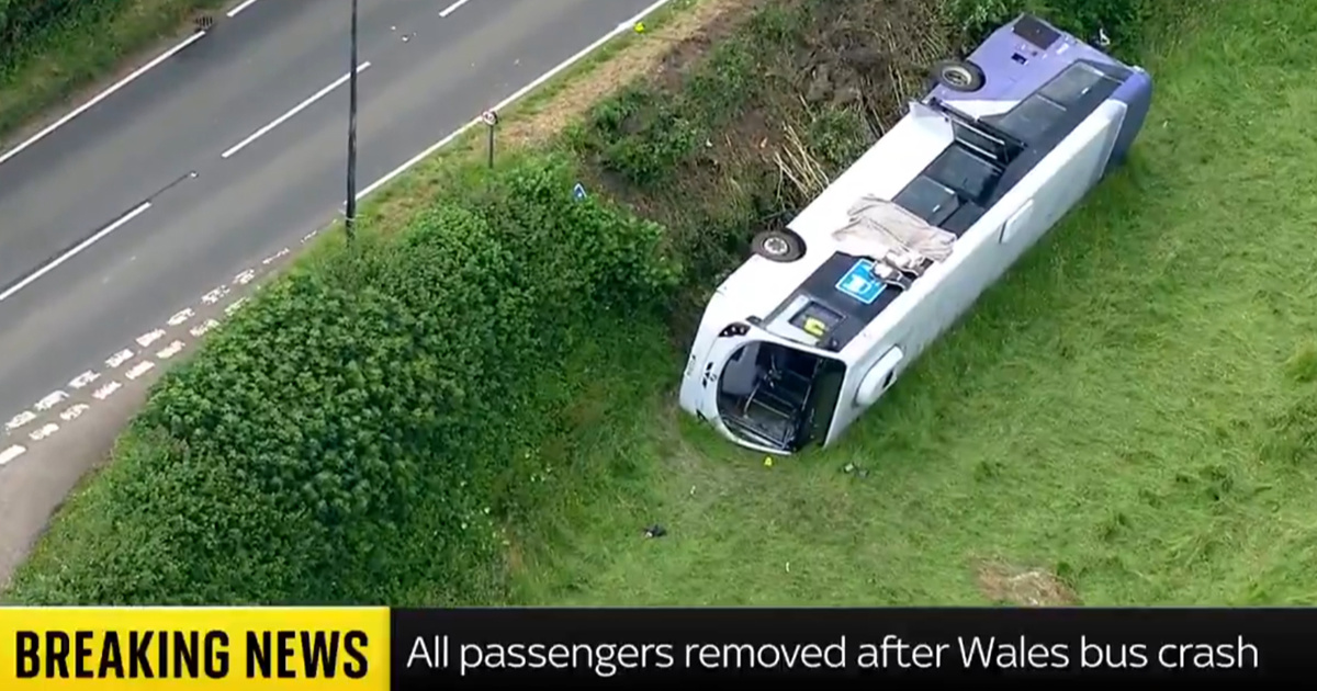 VIDEO Autobus sletio s ceste u Walesu, šestero ljudi hospitalizirano