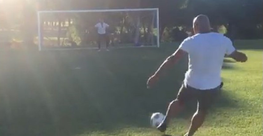 Roberto Carlos ponovio legendarni gol iz slobodnjaka nakon više od 20 godina
