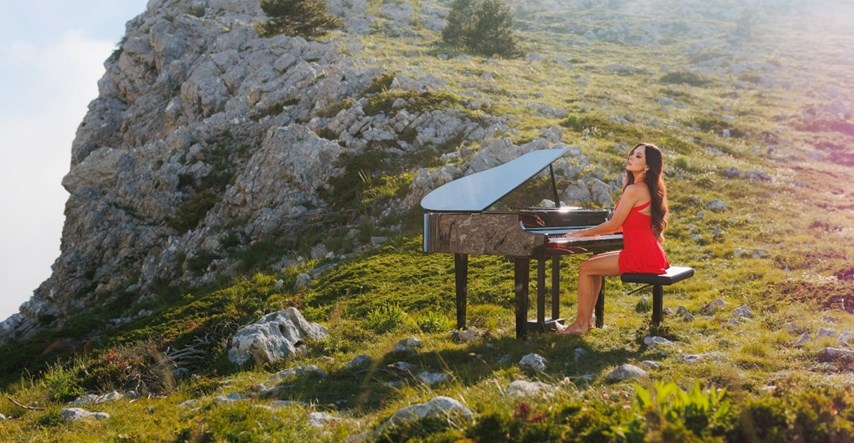 Svjetska pijanistica koju prate milijuni snimila spot na Biokovu, pogledajte prizore