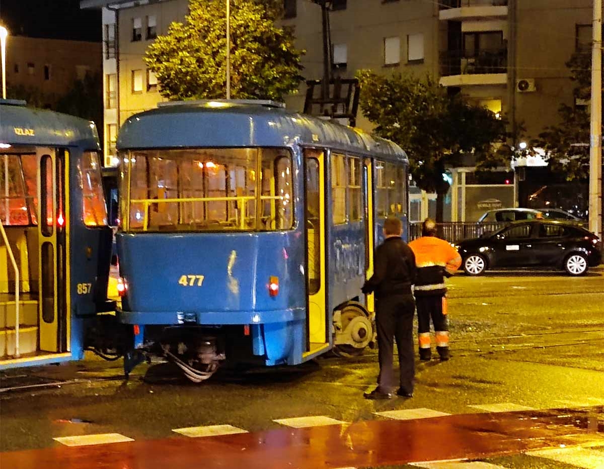 FOTO Sudarili se tramvaj i autobus kod Dupca, tramvaj skliznuo s tračnica