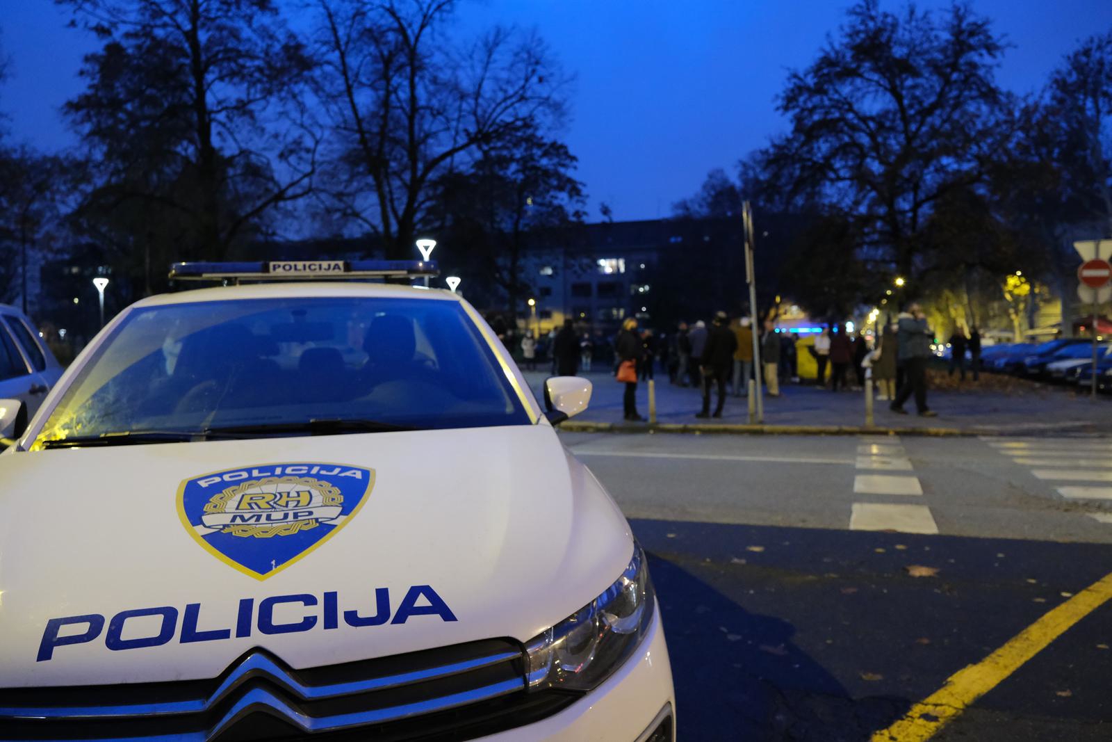 Policajac pijan vozio u suprotnom smjeru avenijom po Zagrebu, zaustavio ga građanin