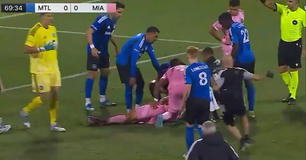 VIDEO Messijev suigrač ostao ležati nakon duela. Igrači panično zvali liječnike