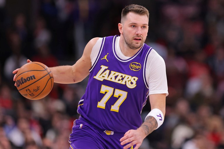 Fenomenalni Dončić vodio Lakerse do pobjede protiv Bullsa