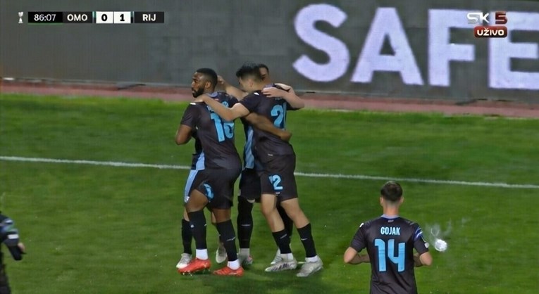 VIDEO Rijeka je slavila golčinu, Ciprani su je gađali čašama