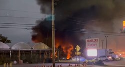 VIDEO Manji avion se srušio na parkiralište u SAD-u, dvoje poginulih
