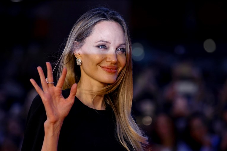 Angelina Jolie u Ukrajinu ušla pješice? Njezin vozač navodno završio u vojsci
