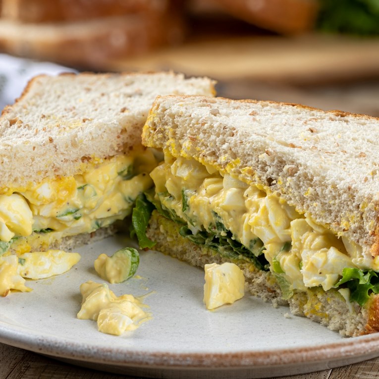 Brza salata od jaja sa samo tri sastojka, idealna za dane kada ne znate što za ručak