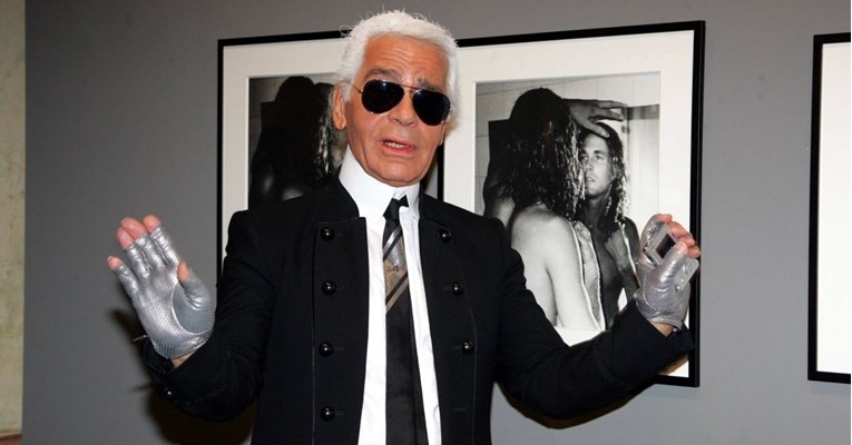 Rukavice bez prstiju Karla Lagerfelda na dražbi