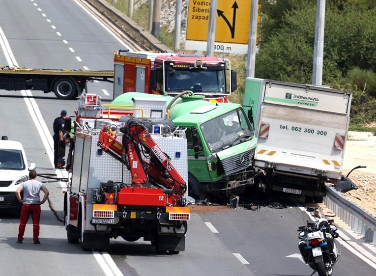 U lančanom sudaru u Šibeniku sudarila su se četiri auta. Tri osobe u bolnici