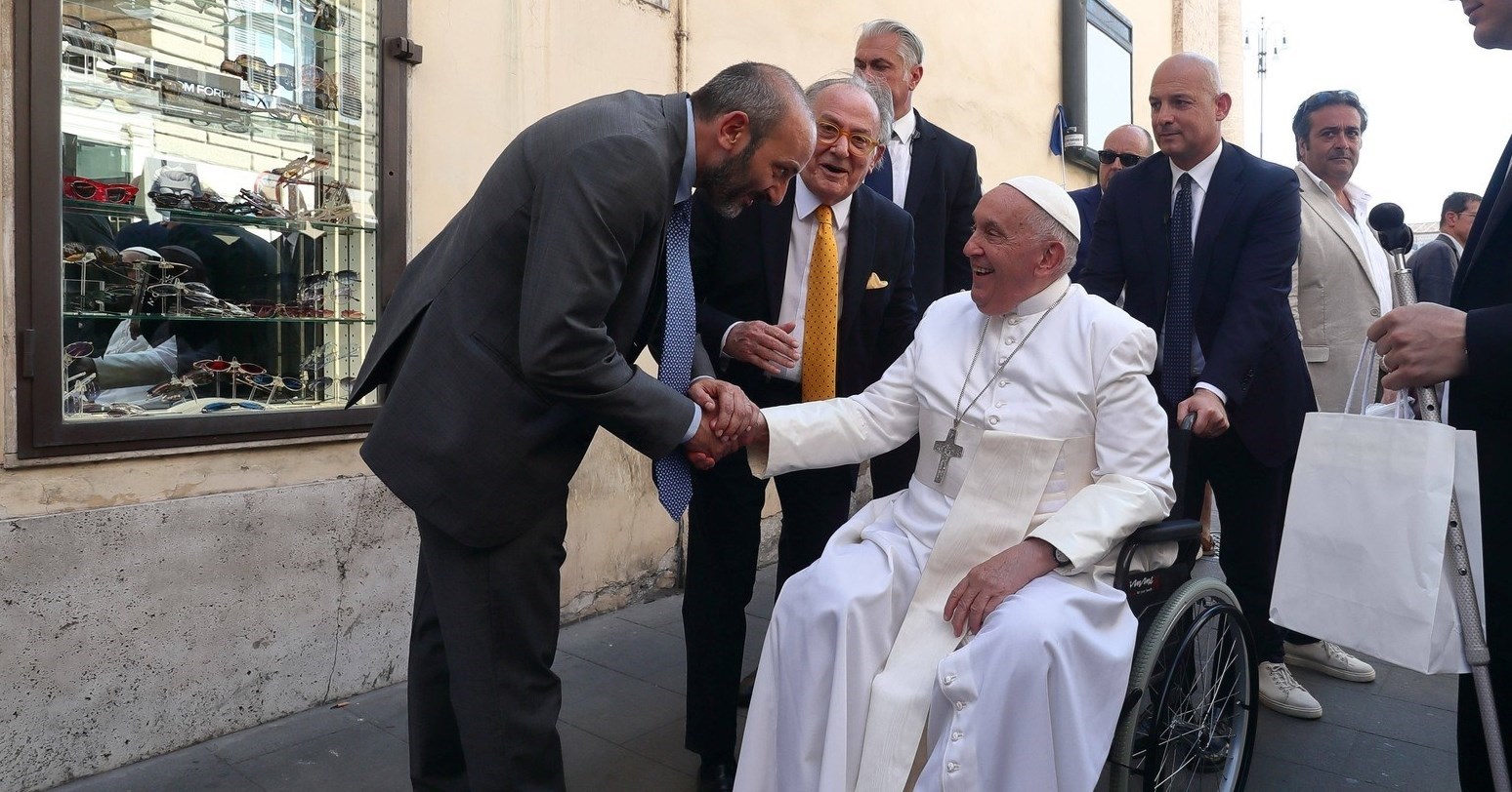 Optičar pape Franje: Nije kupovao novi okvir dok se stari ne slomi
