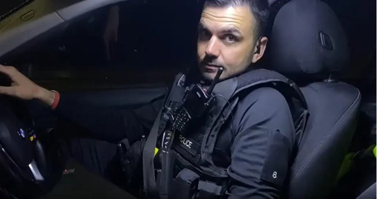 Policajac druge javno prozivao zbog brzine. Sad je dobio otkaz jer je jurio 249 km/h