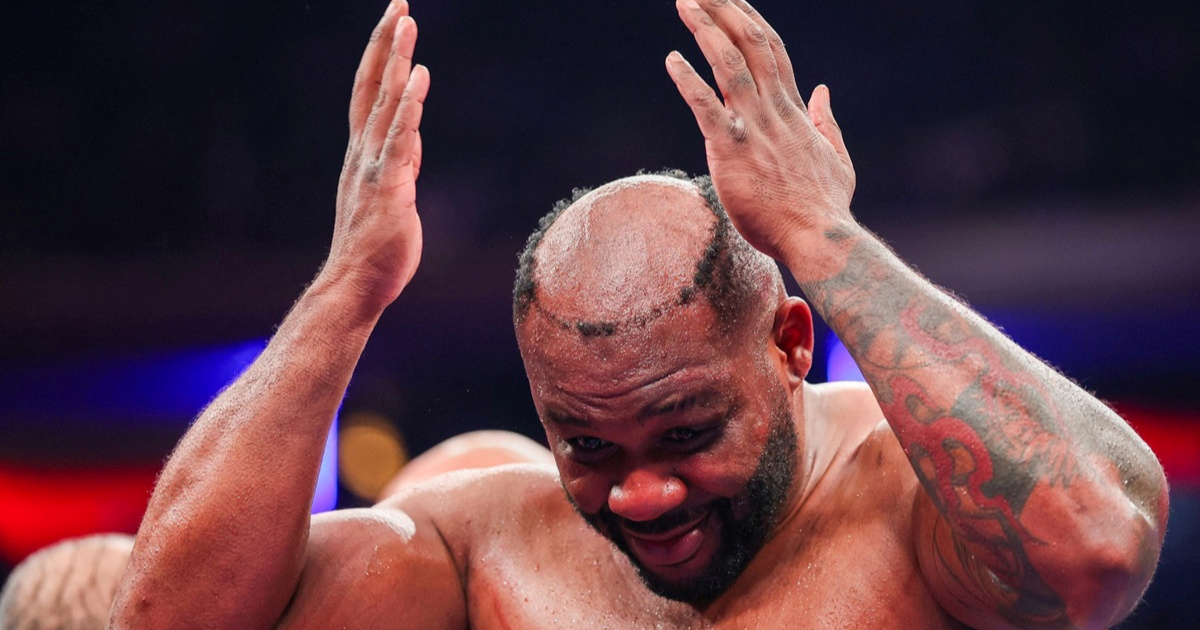 Bizarnije ne može. Boksaču otpao tupe tijekom meča, pogledajte što je uslijedilo