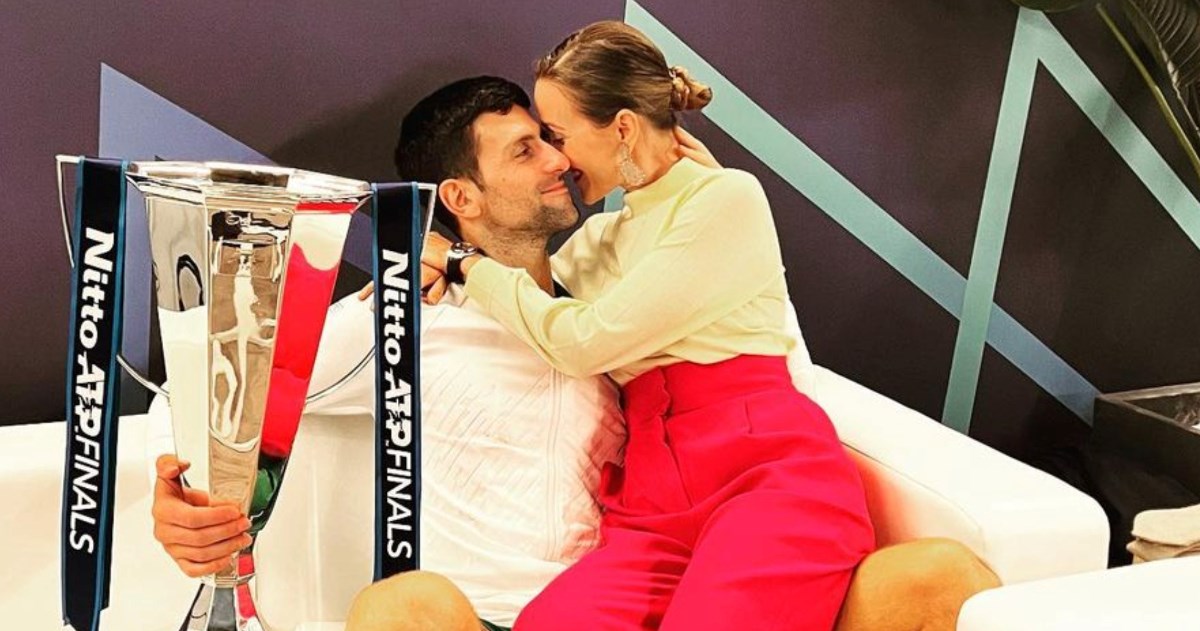 Nakon velike pobjede u Torinu Novak Đoković pozirao u zagrljaju supruge Jelene