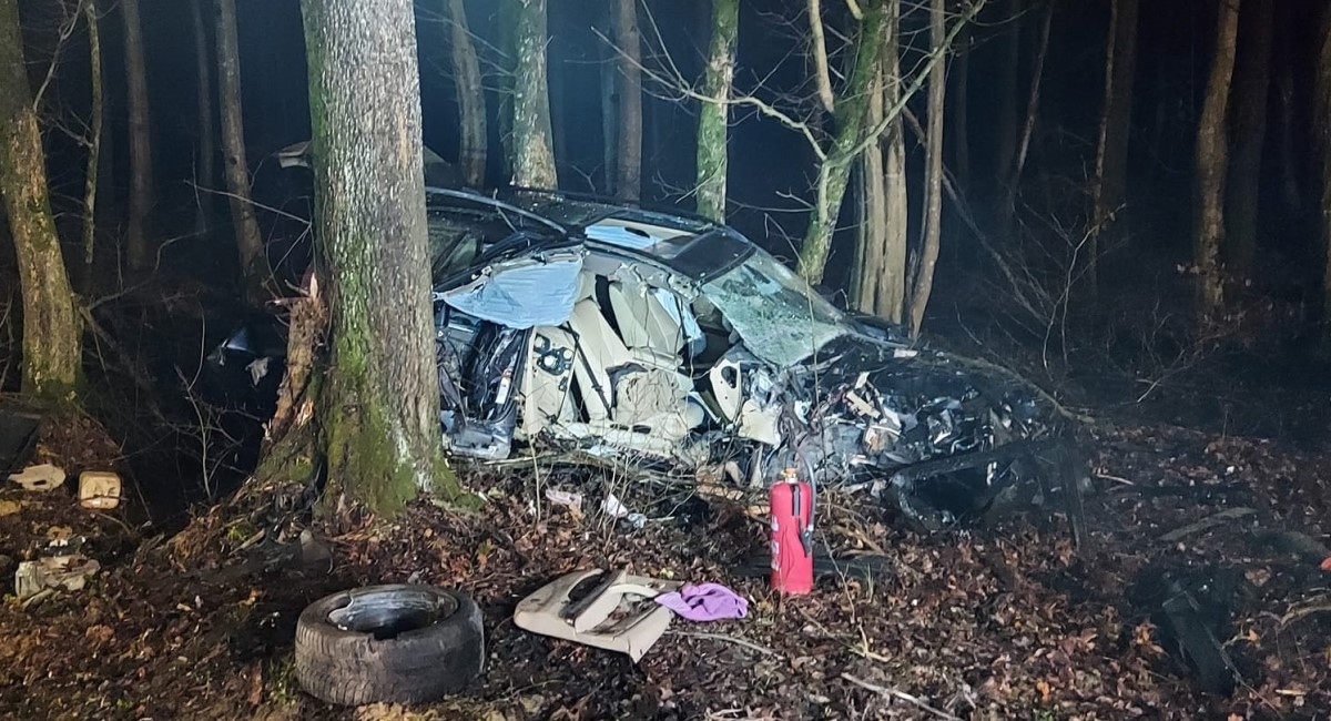 Prometna kod Petrinje: Auto potpuno uništen, pijani vozač prošao bez težih ozljeda