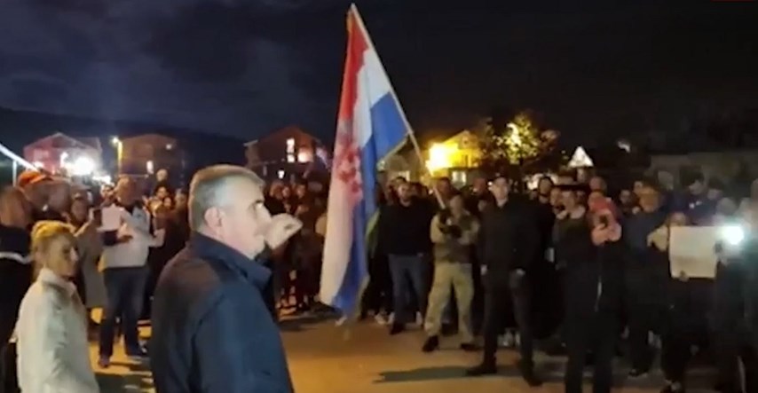 VIDEO Policajci u Trilju odbijaju covid-potvrde, ne žele preuzeti smjenu. Došao Bulj