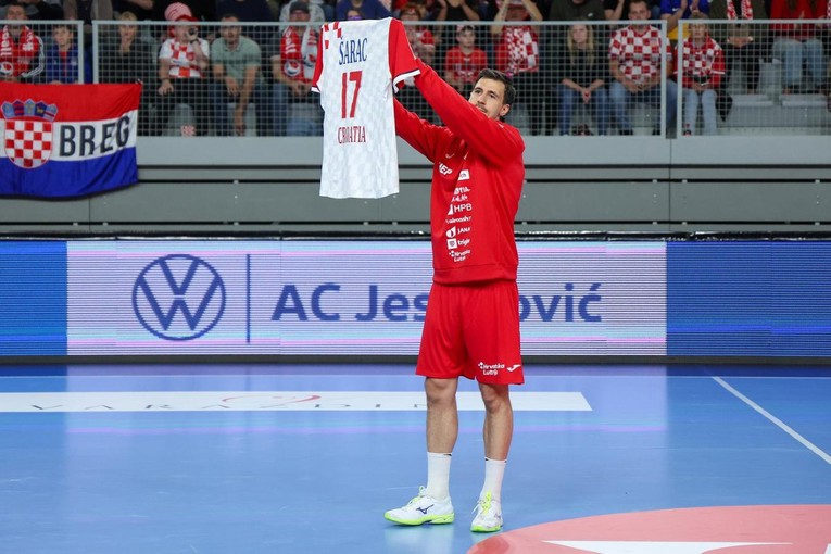 Ivan Martinović podigao dres u čast teško bolesnog hrvatskog rukometaša Josipa Šarca