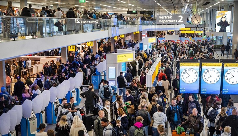 Istraživanje: Prošle godine u Europi skoro svakom trećem putniku kasnio avion