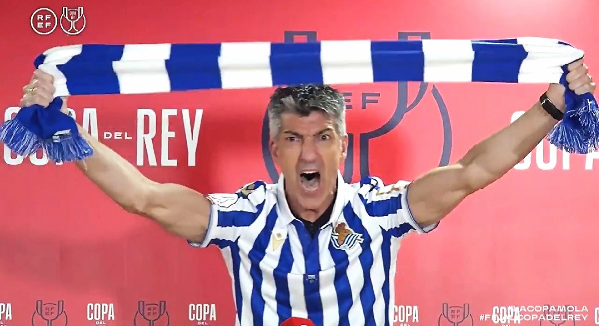 Donio je svom klubu prvi trofej nakon 34 godine pa napravio šou na presici