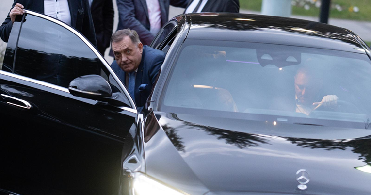 Dodik: Ne mogu me uhititi. Čuvaju me dobro obučeni specijalci