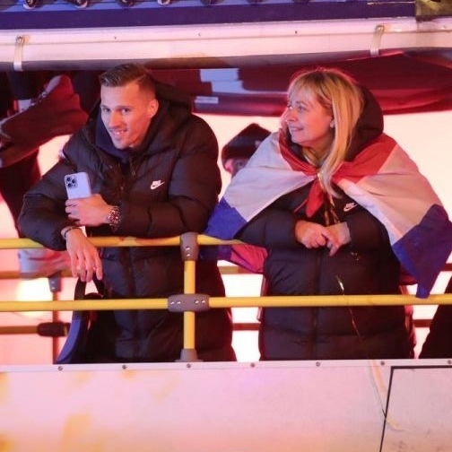 Prva dama reprezentacije rasplakala se na dočeku, tješili je Vatreni
