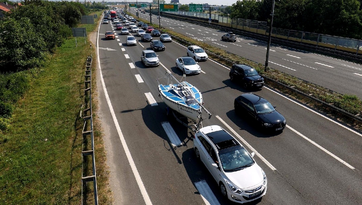 HAK: Danas na cestama pojačan promet i povremeni zastoji