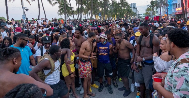 Partijaneri navalili u Miami Beach unatoč koroni, proglašeno izvanredno stanje