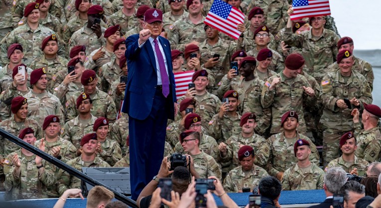 Trump: Napadaju nas strani neprijatelji. Žele potaknuti invaziju