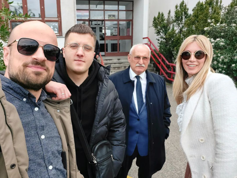 Vojko V objavio selfie ispred suda nakon ročišta za klevetu Mamića