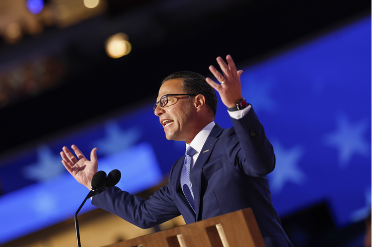 Demokrat: Pitao sam se postavlja li Kamalin tim ovakva pitanja samo meni, Židovu