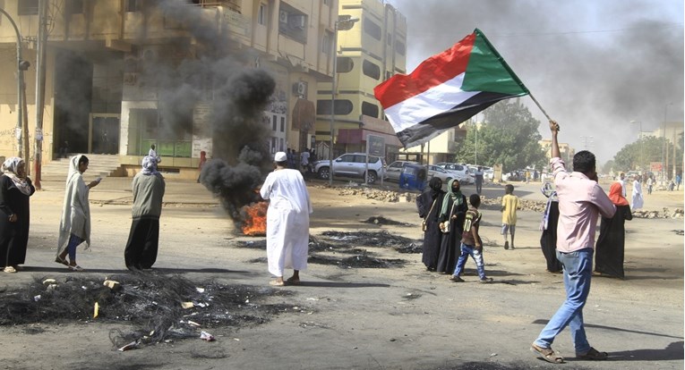 Glavni sudanski general: Svrgnuli smo vladu jer su huškali protiv vojske