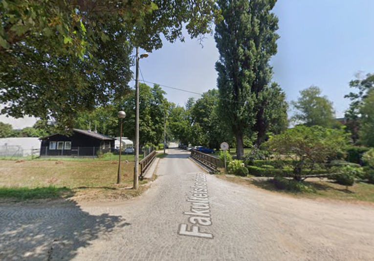Muškarca napala dvojica ispred kafića u Maksimiru. Tukli ga tupim predmetom