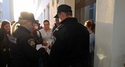 Policija legitimirala prosvjednike pred KBC-om Zagreb, pogledajte snimke