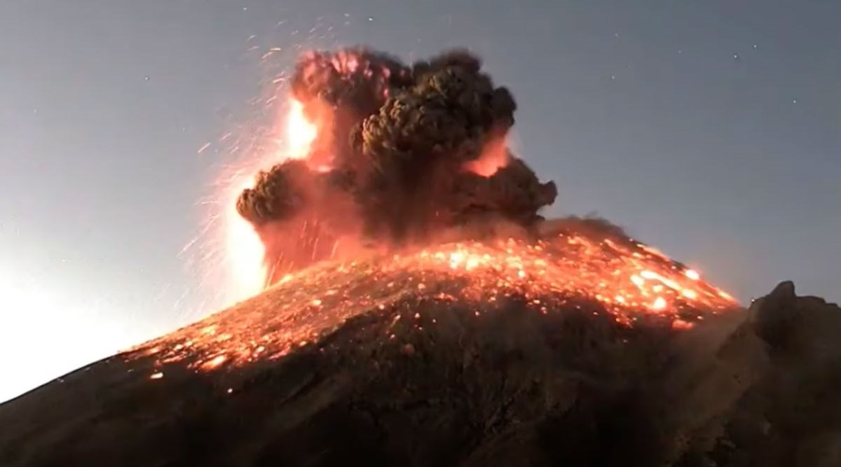 Aktivirao se meksički vulkan Popocatepetl, izbacuje pepeo i užarene stijene