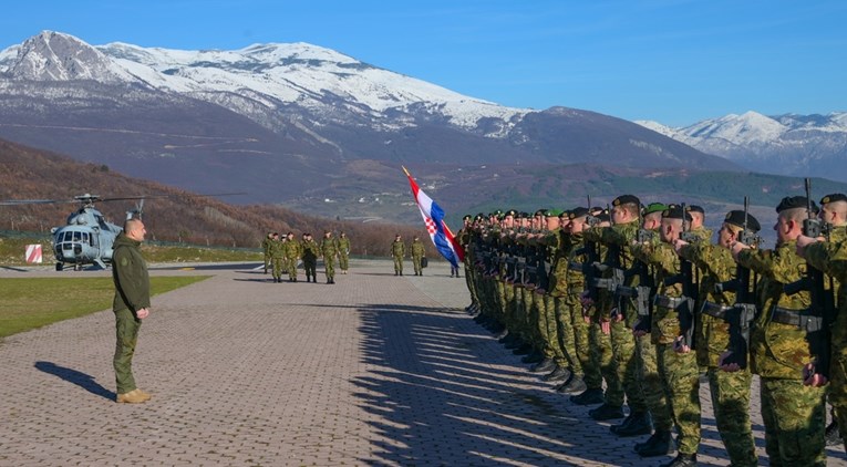 Anušić posjetio hrvatske vojnike na Kosovu. "Ovdje nije lako čuvati mir"