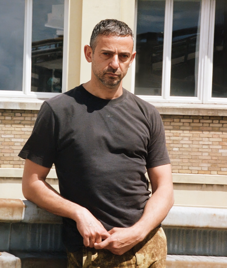 Umjetnik u Francuskoj tuži Izrael za ratni zločin. U Libanonu mu poginuli roditelji