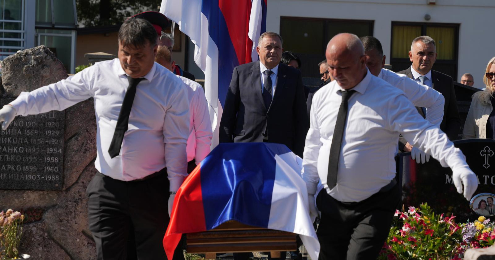 FOTO U Banjoj Luci uz počasti pokopana ratna zločinka Biljana Plavšić