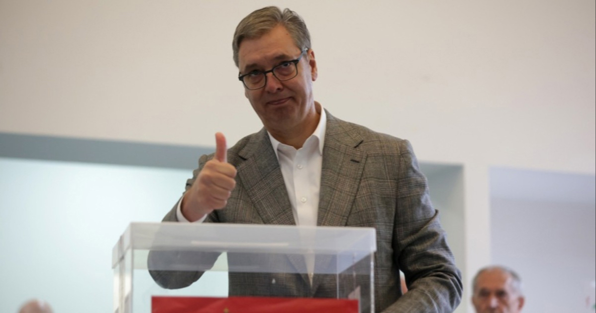 VIDEO Vučić glasao nakon dva sata čekanja u redu