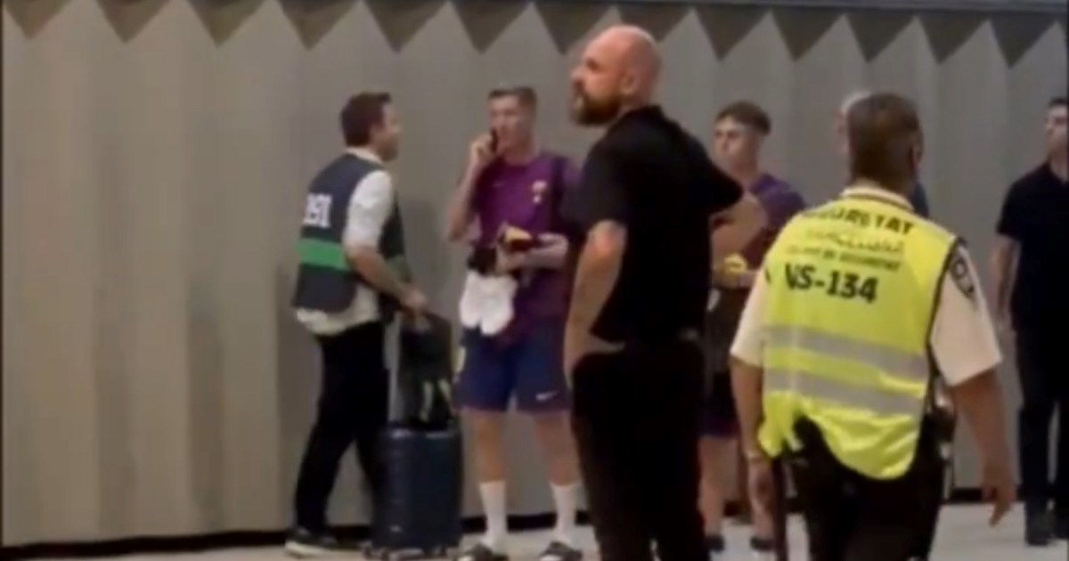 VIDEO Igrači Barce napustili stadion bez tuširanja. Nisu svi stali u bus