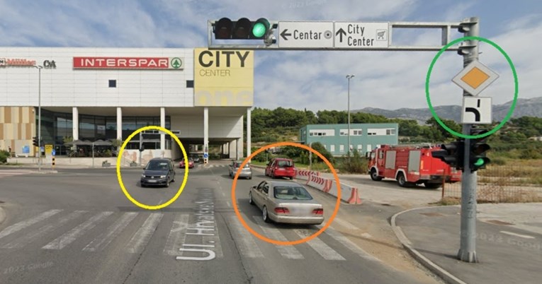 Ljudi se svađaju zbog ove fotke iz Splita - koji automobil ima prednost?
