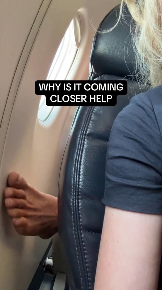 Snimila je što joj je putnik radio iza leđa: "Sreća pa smo letjeli samo sat vremena"