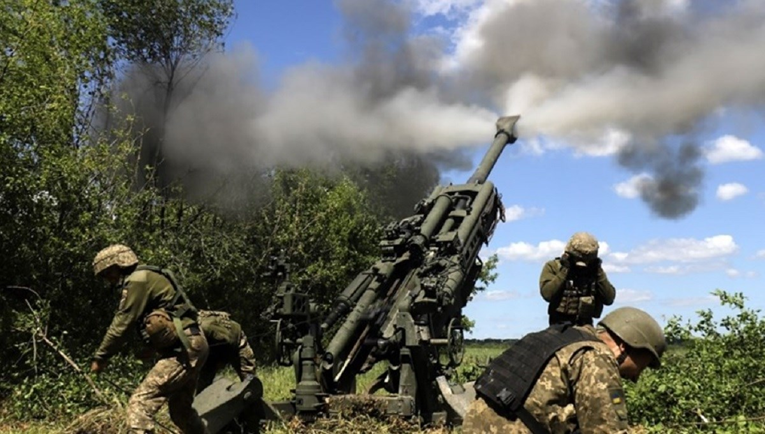 Njemačka će Ukrajini poslati 10.000 topničkih granata, a stiže i streljivo