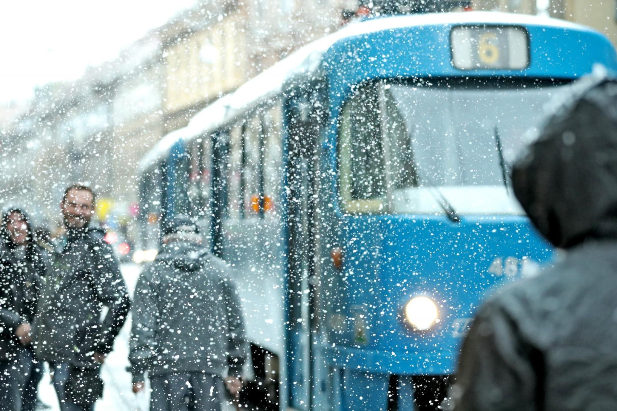 Zagrepčane u centru grada iznenadio - snijeg