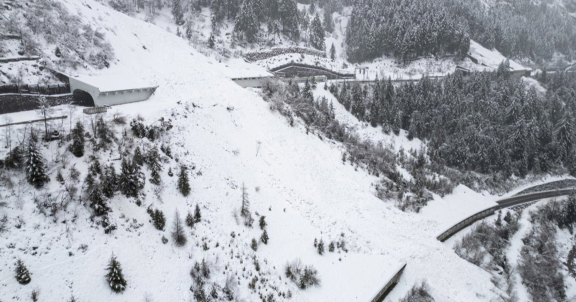U lavinama u Austriji u jednom danu poginulo pet skijaša