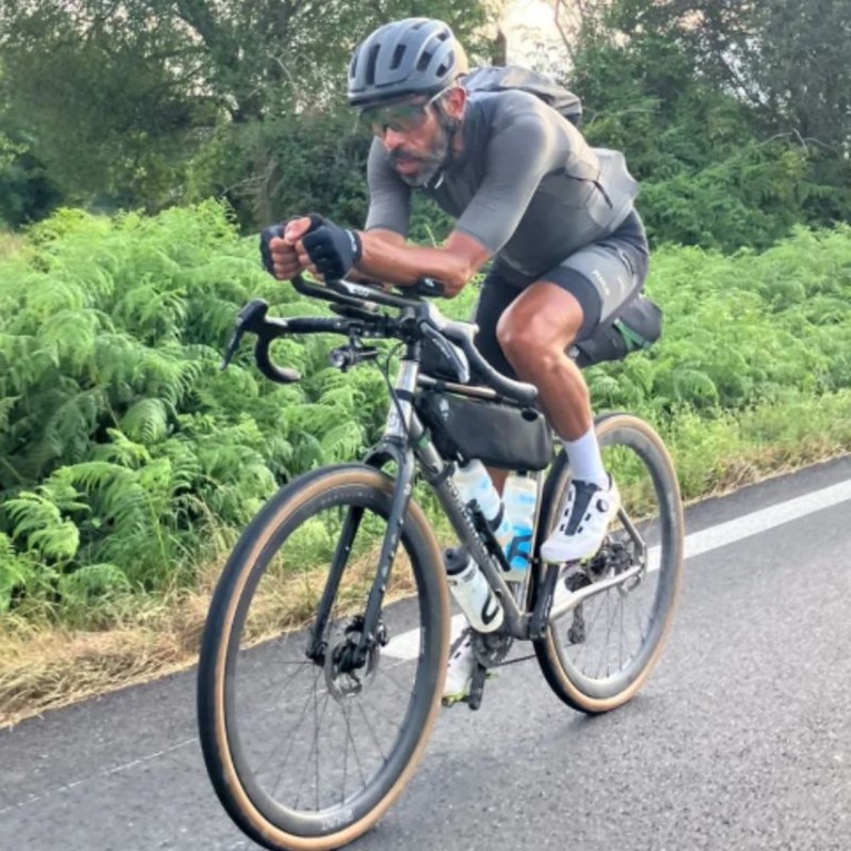 Pokušao je biciklom stići od Lisabona do Vladivostoka. Završio je u ruskom zatvoru