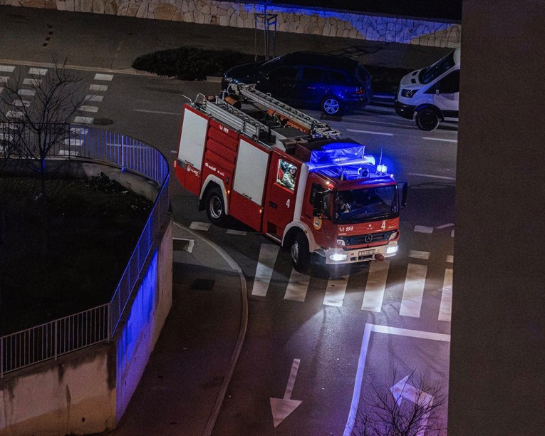 Požar na balkonu u Splitu. Vatrogasci: Oprezno s pirotehnikom