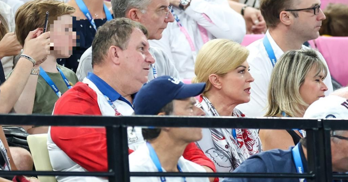 Kolinda u Parizu zabrinuto pratila nastup Tina Srbića, s njom je bio i Jakov