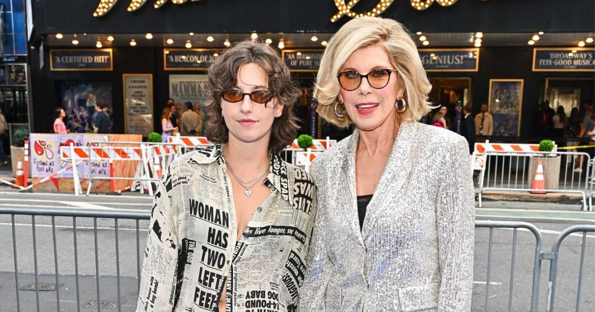 Christine Baranski (73) potaknula glasine da je u vezi s 26-godišnjom pjevačicom